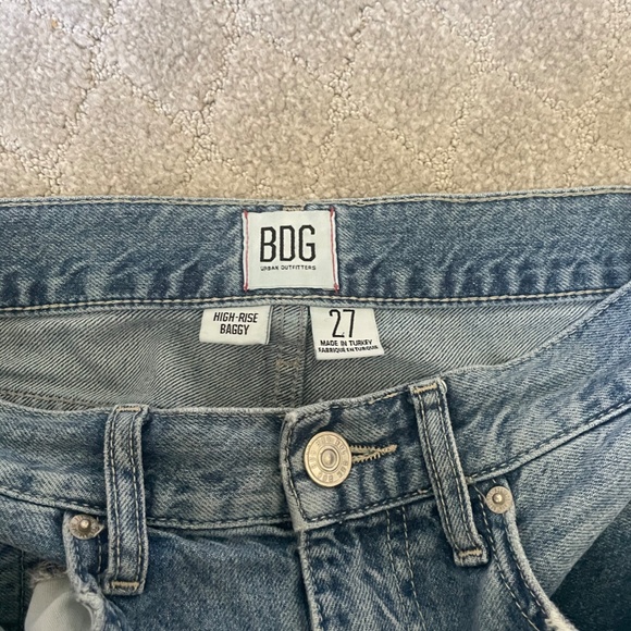 BDG High-Waisted baggy jean destroyed light wash - Picture 8 of 8